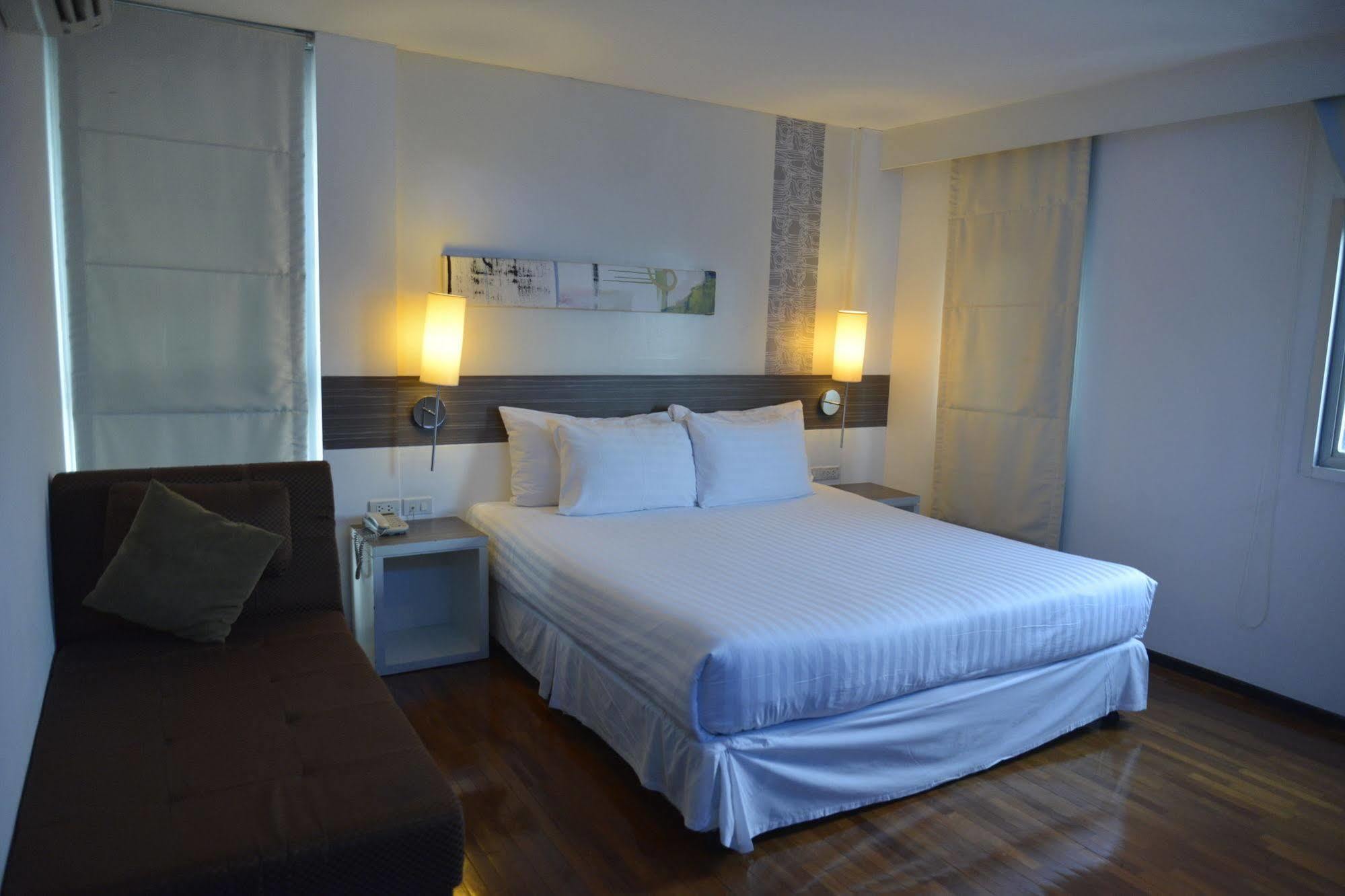 Hotel The Mini R Ratchada Bangkok Esterno foto