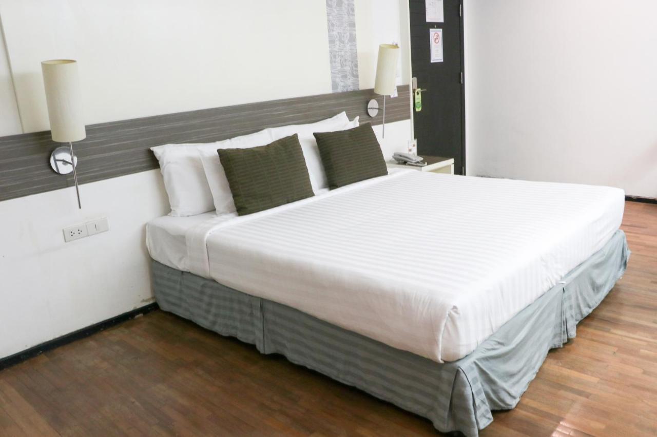 Hotel The Mini R Ratchada Bangkok Esterno foto